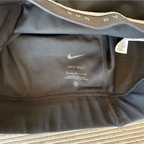 Nike Drifit Swoosh Run Divisions Medium support Sports Bra DD1101-010 Black Grey - Picture 5 of 13